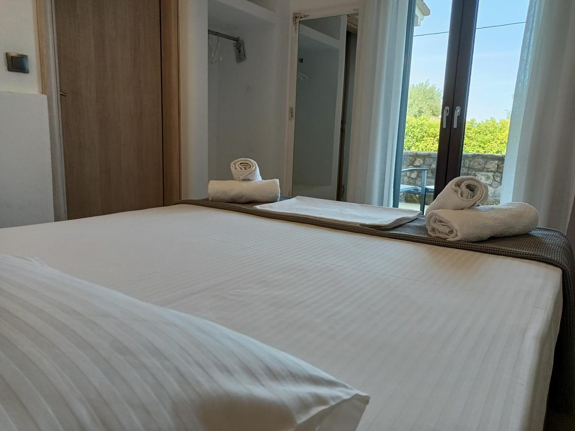 Marios Garden House Apartment Афитос Стая снимка